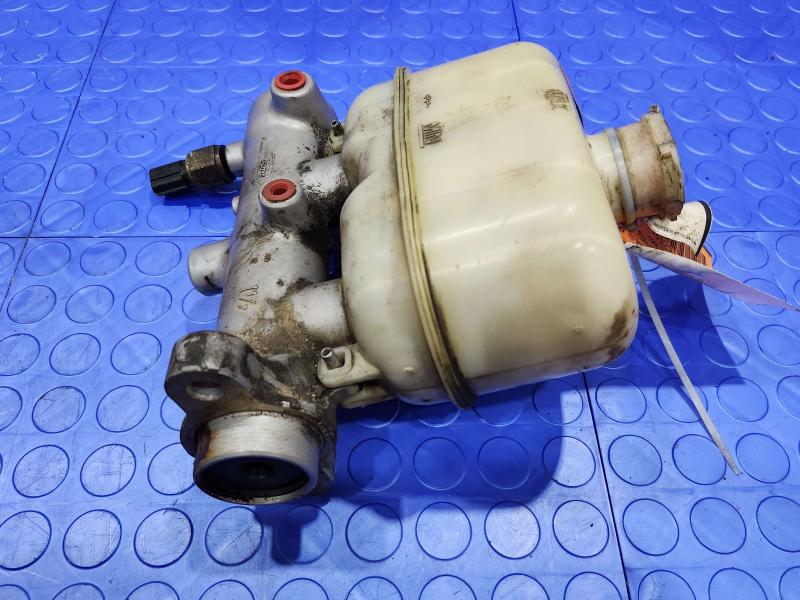 2005 Ford F-350 Super Duty Master Cylinder