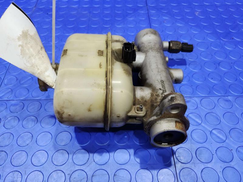 2005 Ford F-350 Super Duty Master Cylinder