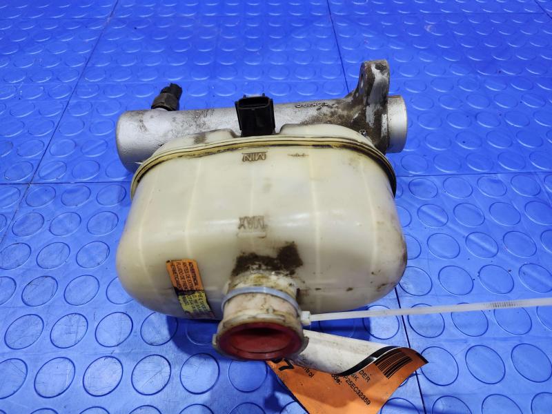 2005 Ford F-350 Super Duty Master Cylinder