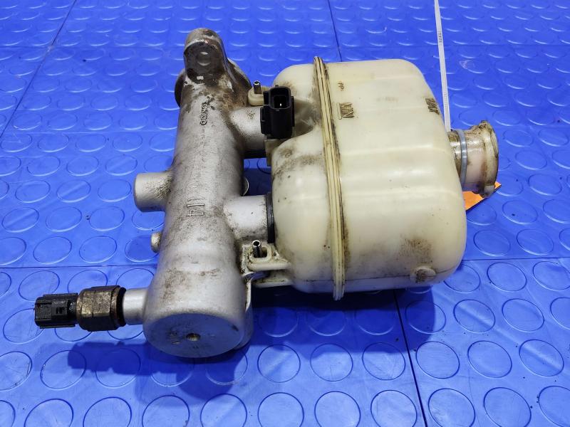 2005 Ford F-350 Super Duty Master Cylinder