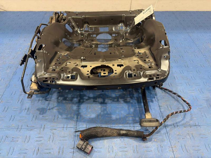 2015 Volkswagen Passat Seat Track