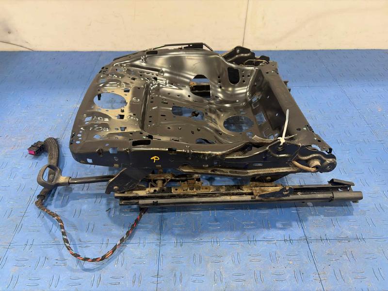 2015 Volkswagen Passat Seat Track