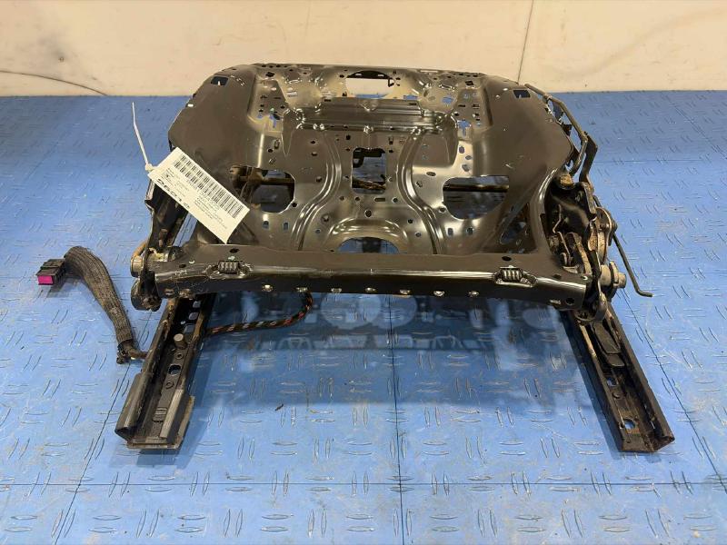 2015 Volkswagen Passat Seat Track
