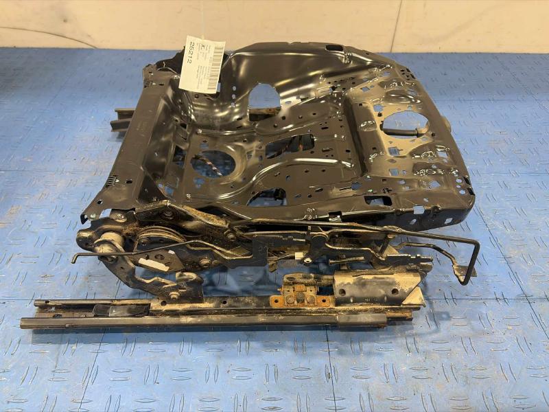 2015 Volkswagen Passat Seat Track
