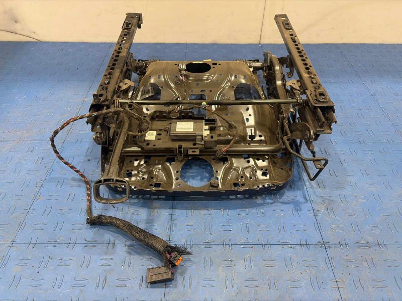 2015 Volkswagen Passat Seat Track