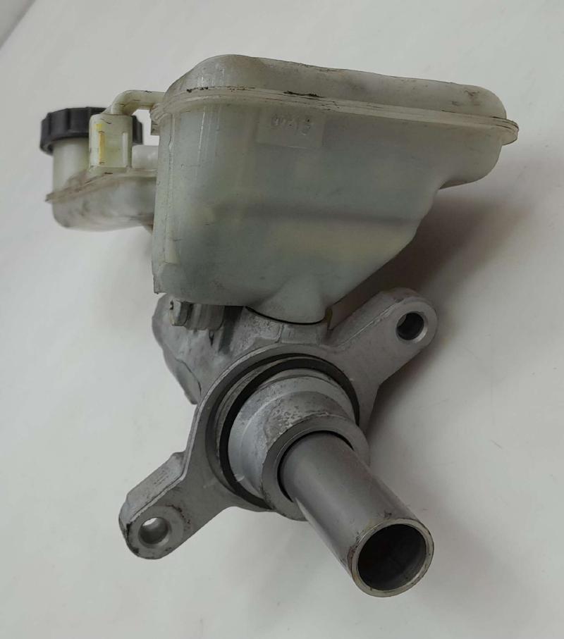 2013 - 2016 Ford Fusion Brake Master Cylinder Assembly OEM DG9Z2140A