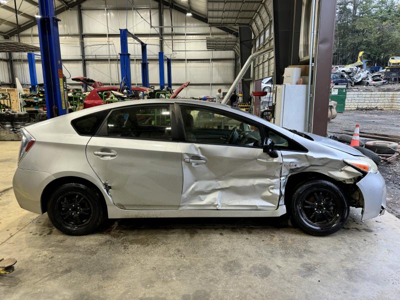 2014 Toyota Prius Front Door Regulator