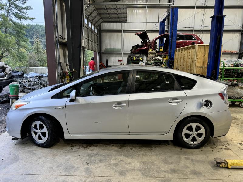 2014 Toyota Prius Front Door Latch