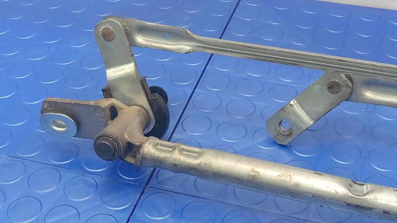 2016-2020 Kia Sorento Windshield Wiper Linkage Transmission OEM 98120C5000