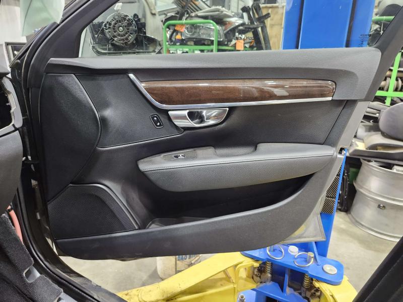 2018 Volvo S90 Front Door Trim Panel