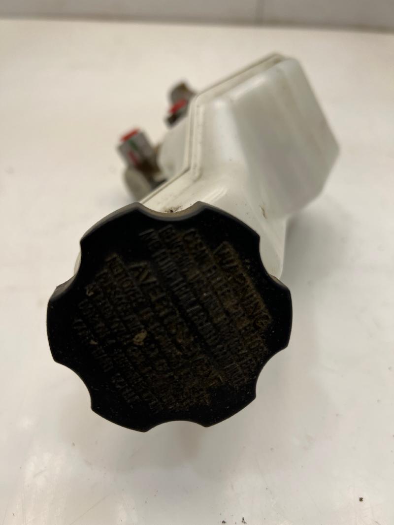 2016 - 2020 Kia Sorento Brake Master Cylinder Assembly OEM 58510C6800