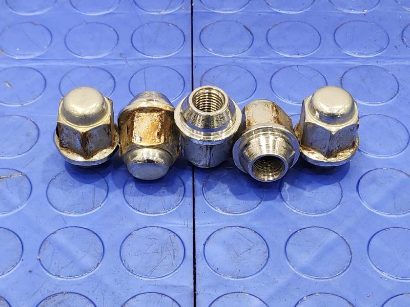 2016 Hyundai Sonata Lug Nuts