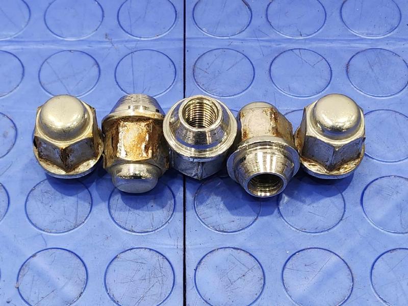 2016 Hyundai Sonata Lug Nuts