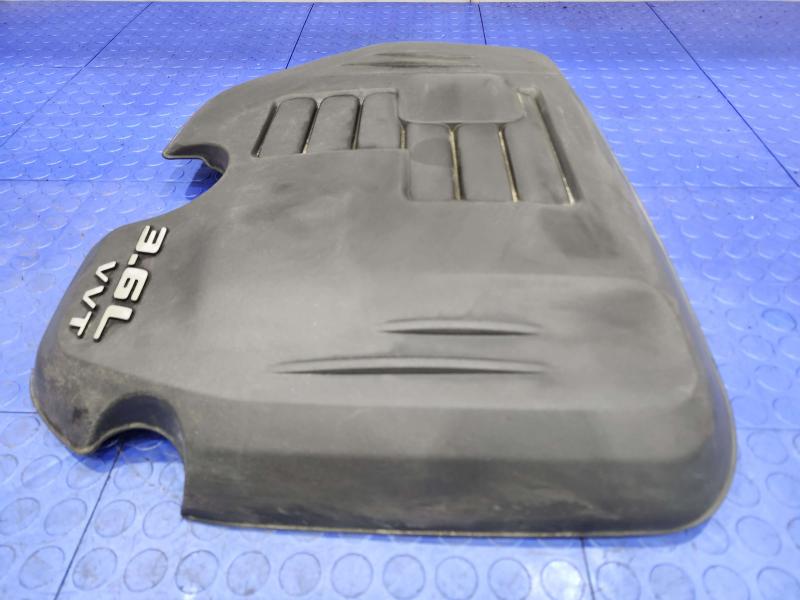 2013 Chrysler 300 Engine Cover