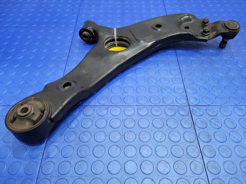 2013 Hyundai Santa Fe Lower Control Arm Front