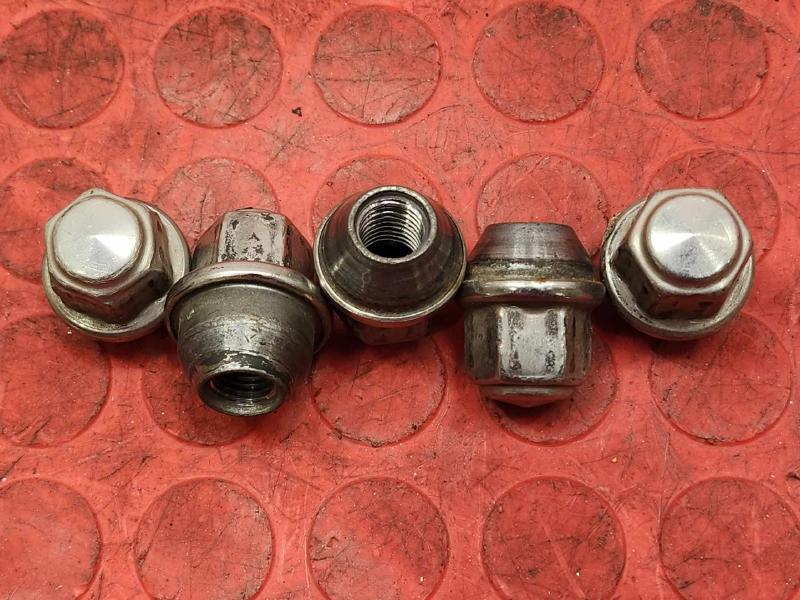 2014 Ford Fusion Lug Nuts