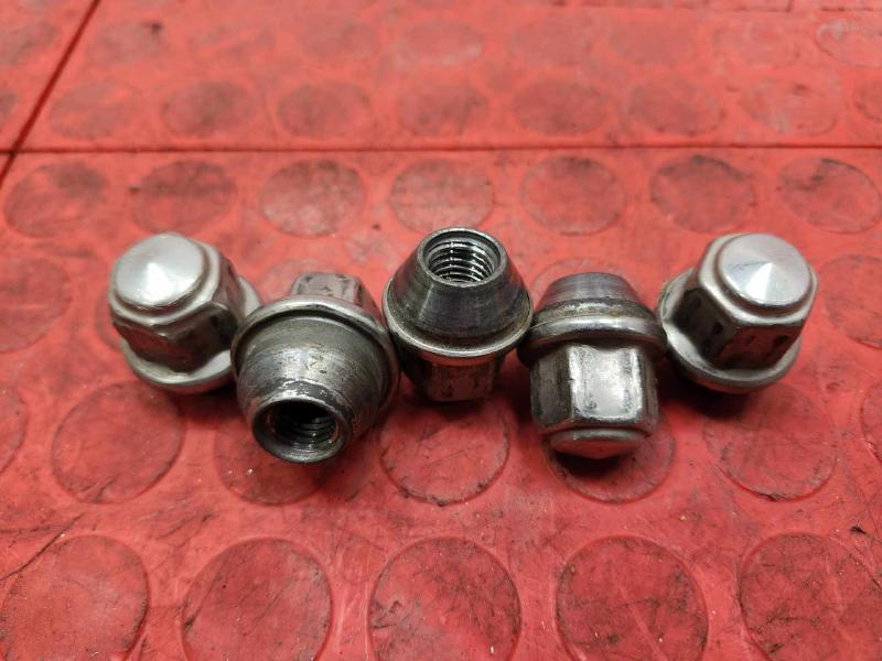 2014 Ford Fusion Lug Nuts