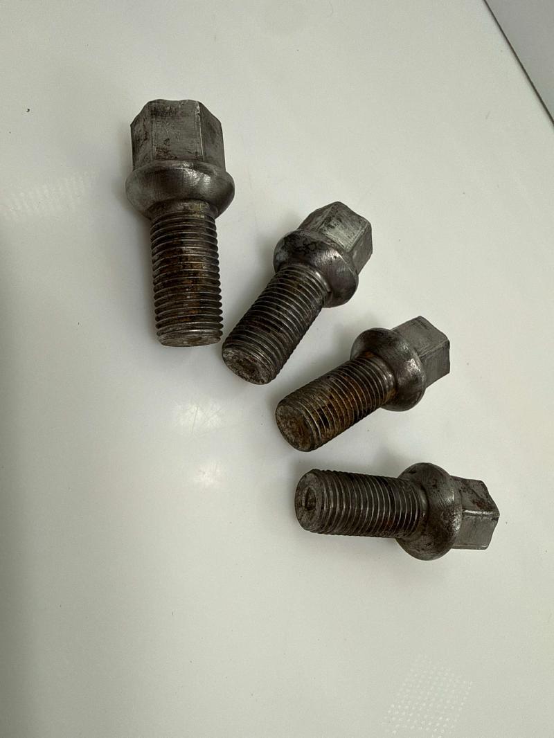 2012 Volkswagen Jetta Lug Nuts
