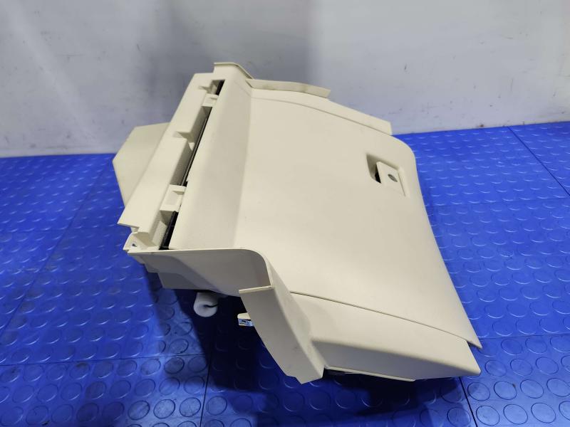 2015 Nissan Murano Glove Box