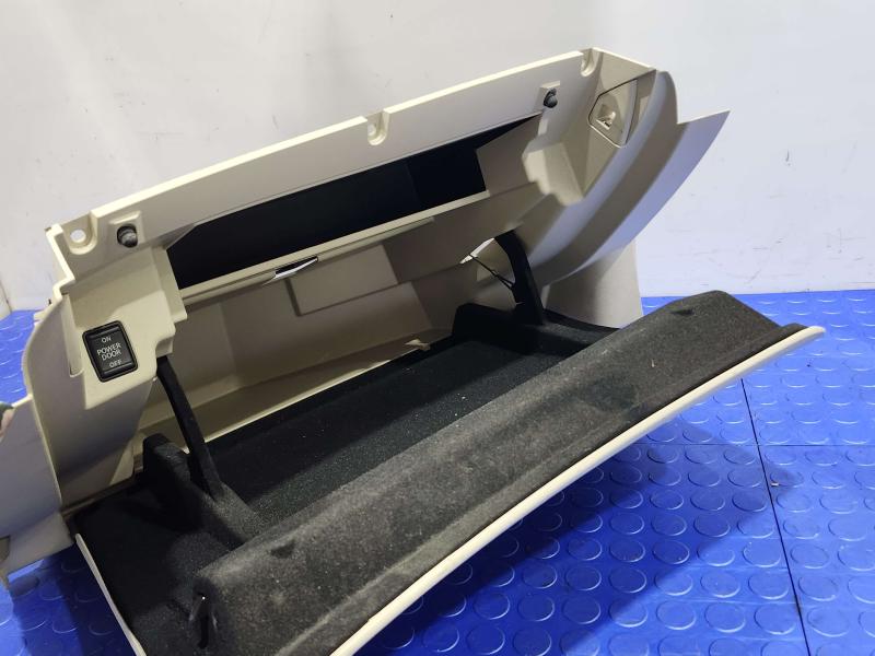 2015 Nissan Murano Glove Box