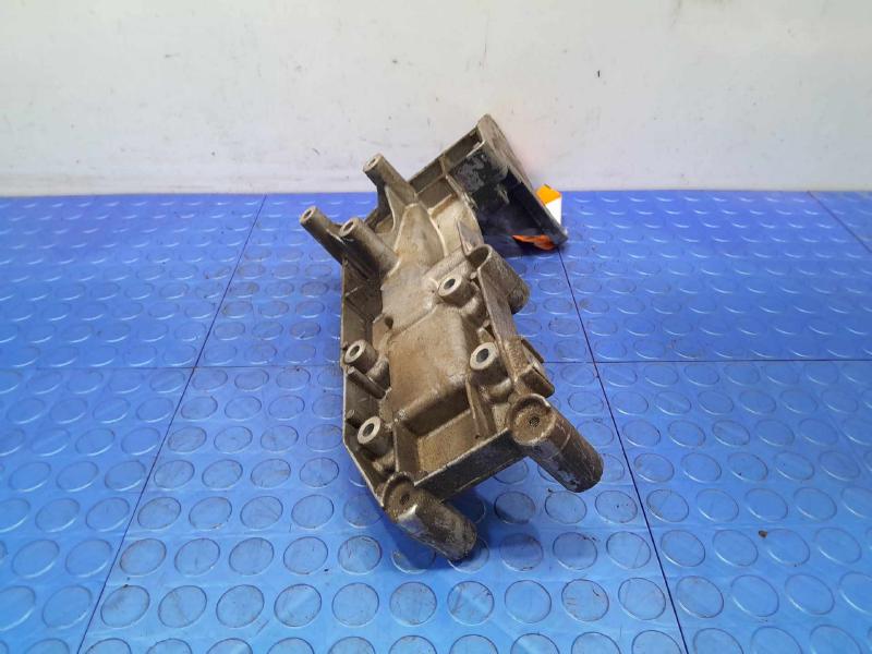 2000 Volvo S80 A/C Compressor Bracket