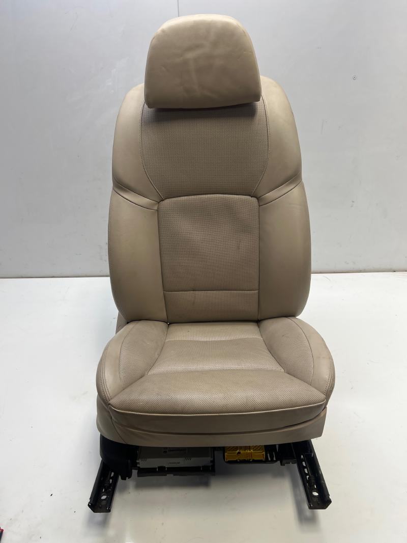 2011 BMW 750i Front Seat