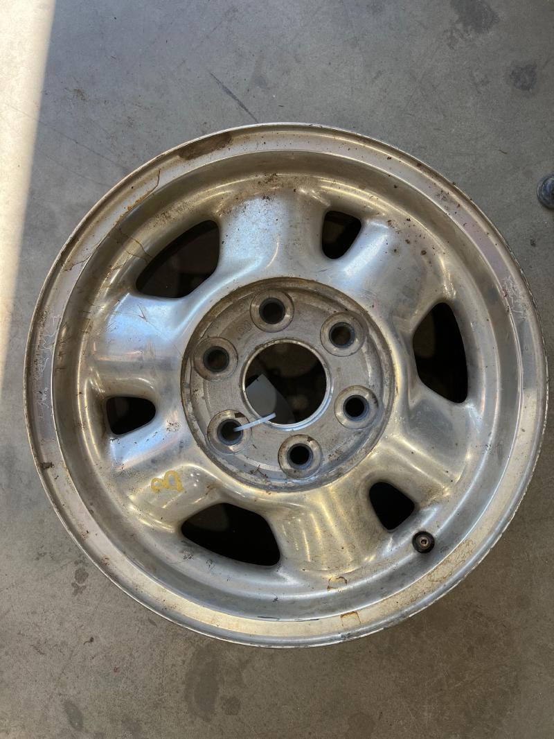 2001 GMC Sierra 1500 Wheel