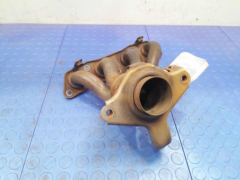 2010 Toyota Corolla Exhaust Manifold