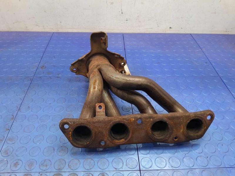 2010 Toyota Corolla Exhaust Manifold