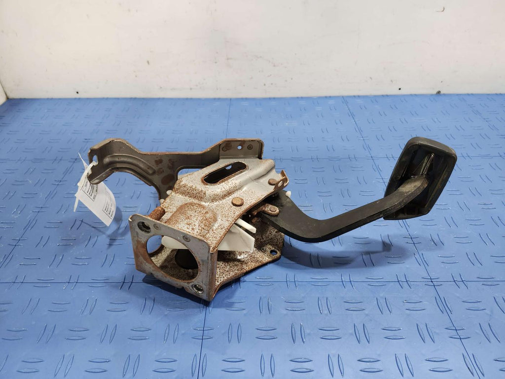 2017-2023 GMC Acadia Brake Pedal Assembly with Bracket Genuine OEM 84517824