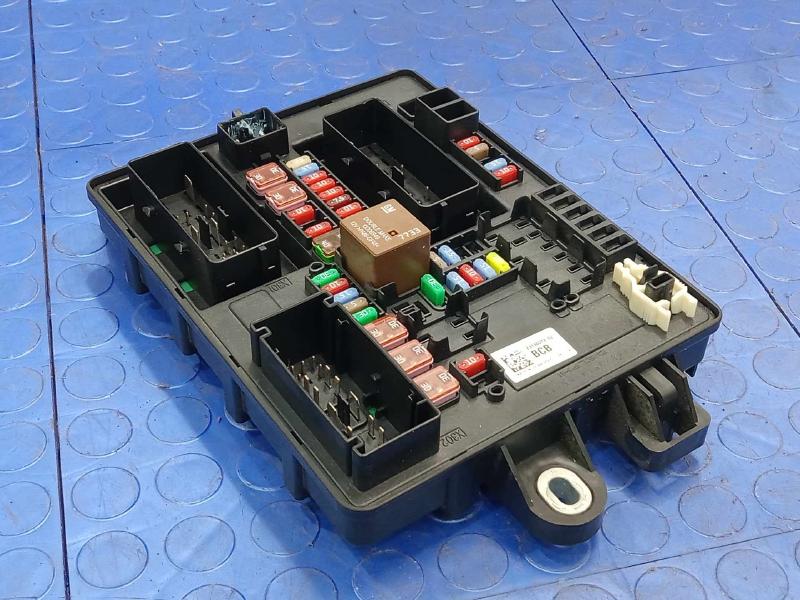 2014-2019 Cadillac CTS Body Wiring Harness Junction Block Genuine OEM 23134073