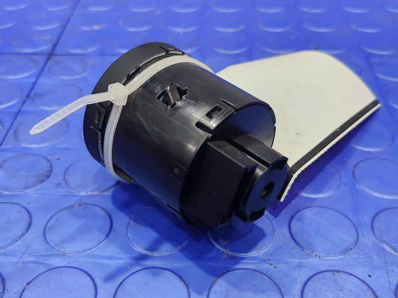 2017 Dodge Grand Caravan Headlight Switch (Dash Mtd)