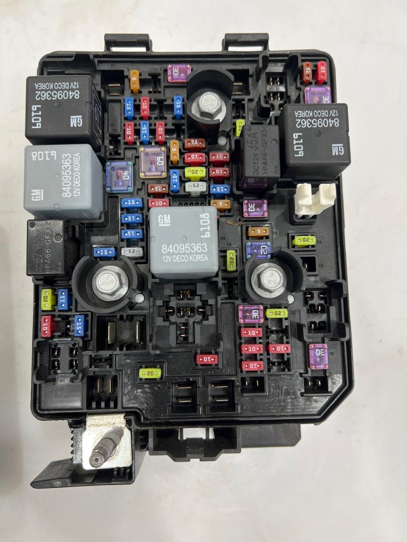 2021 Chevrolet Trailblazer Engine Fuse Box