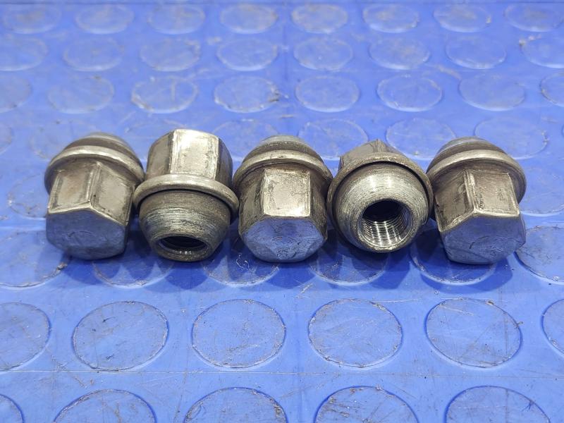 2014 Dodge Challenger Lug Nuts