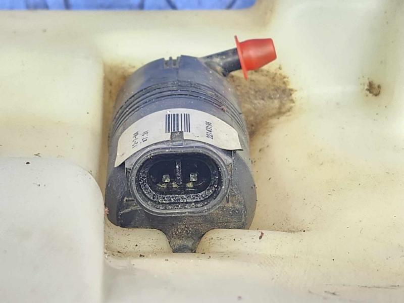 2005 Chevrolet Silverado 1500 Washer Bottle