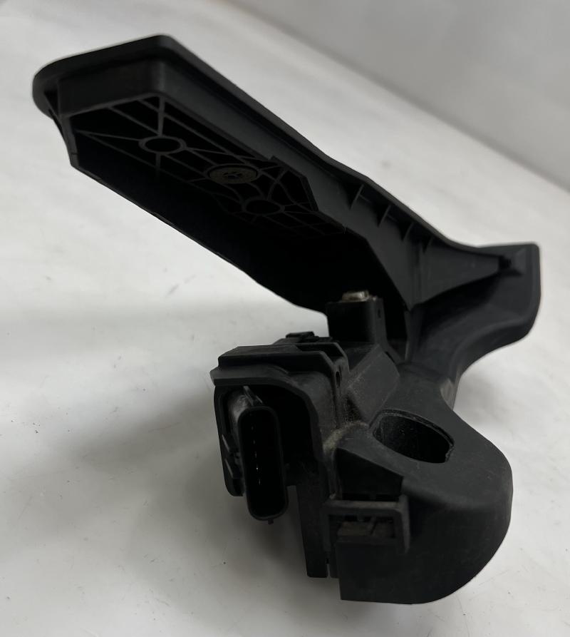 2012 Volkswagen Passat Pedal Assembly