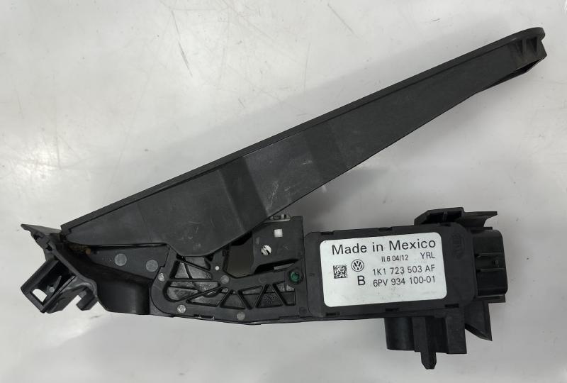 2012 Volkswagen Passat Pedal Assembly