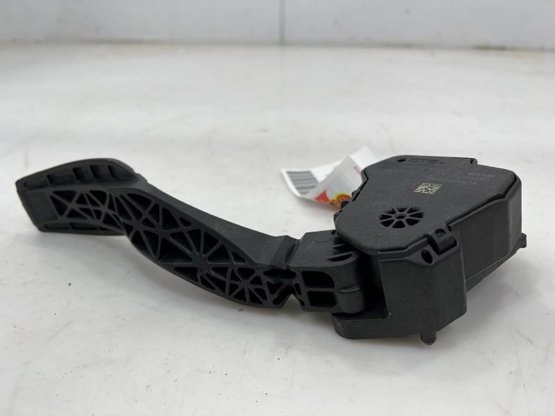 2020 - 2024 Nissan Versa Accelerator Pedal Assembly with Sensor OEM 180025RA0A