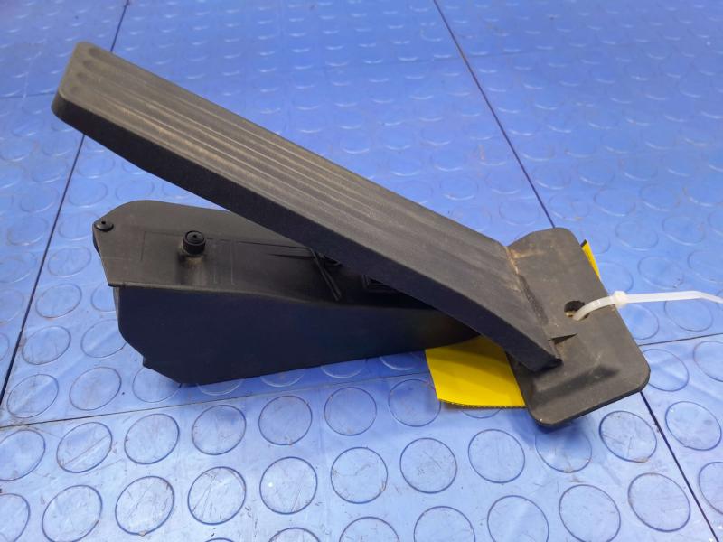 2016-2024 BMW 740i G11 G12 G70 G73 Accelerator Pedal Assembly OEM 35406889822