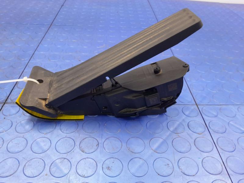 2016-2024 BMW 740i G11 G12 G70 G73 Accelerator Pedal Assembly OEM 35406889822
