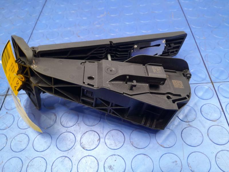 2016-2024 BMW 740i G11 G12 G70 G73 Accelerator Pedal Assembly OEM 35406889822