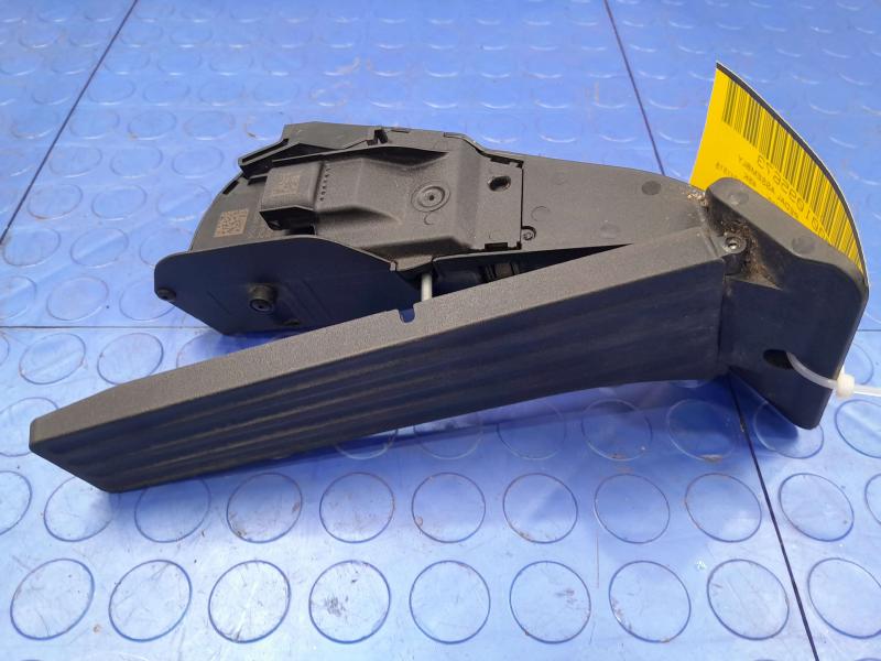 2016-2024 BMW 740i G11 G12 G70 G73 Accelerator Pedal Assembly OEM 35406889822