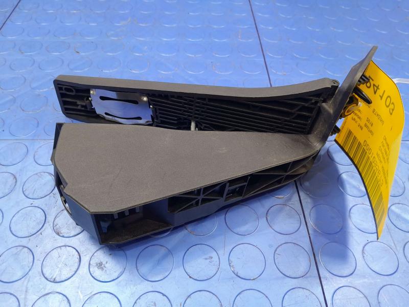 2016-2024 BMW 740i G11 G12 G70 G73 Accelerator Pedal Assembly OEM 35406889822