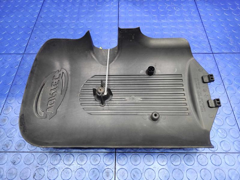 2005 Chevrolet Silverado 1500 Engine Cover