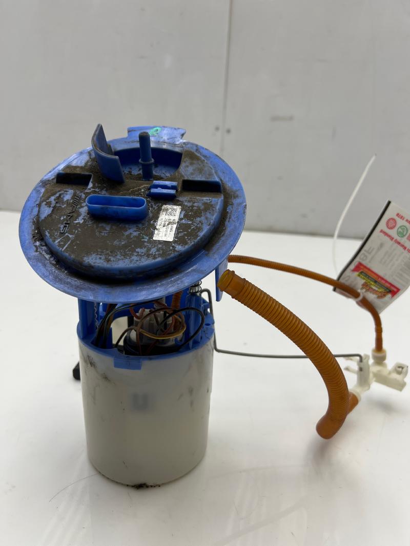 2010 - 2016 Mercedes E63 W212 Fuel Pump Assembly RH Passenger Side OEM 2184700494