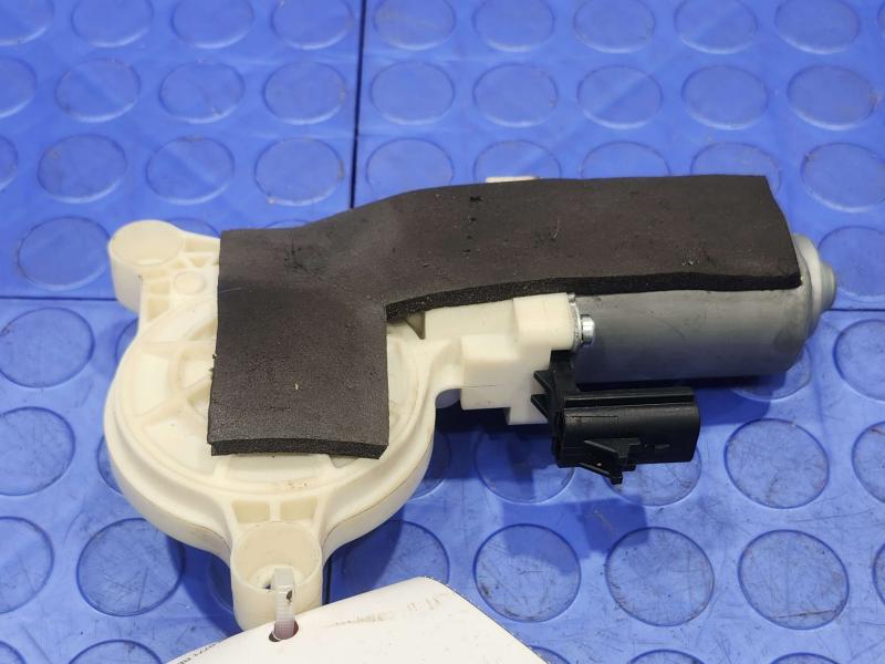 2009-2020 Dodge Ram Truck Classic Back Glass Motor Genuine OEM 68054772AB