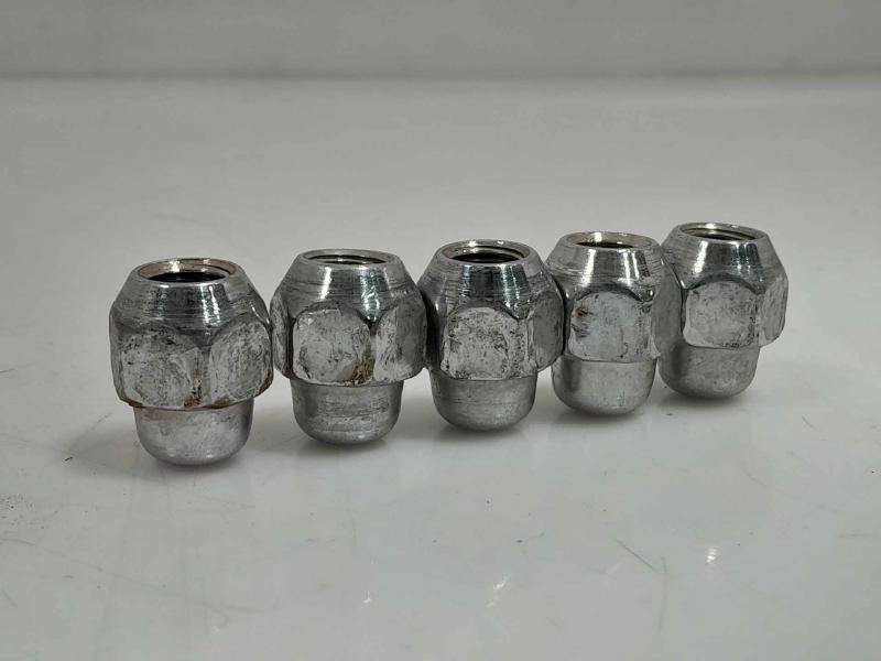 2018 Hyundai Elantra Lug Nuts