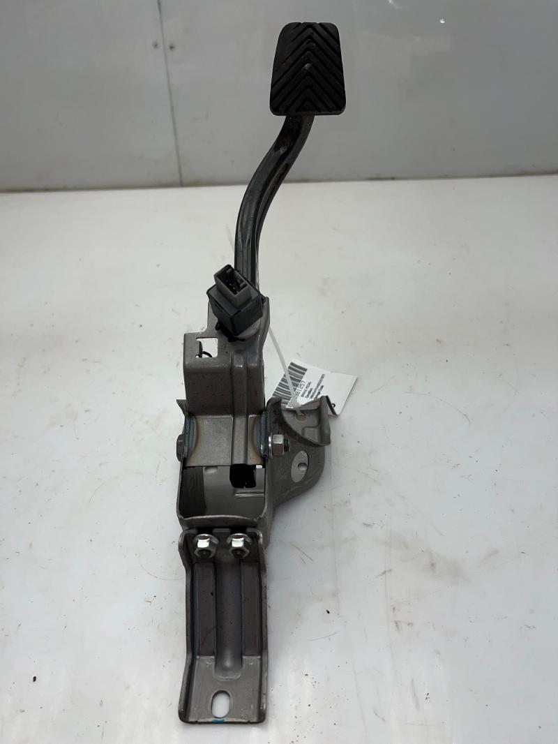 2014 - 2018 Kia Forte Brake Pedal Assembly OEM 328003X400