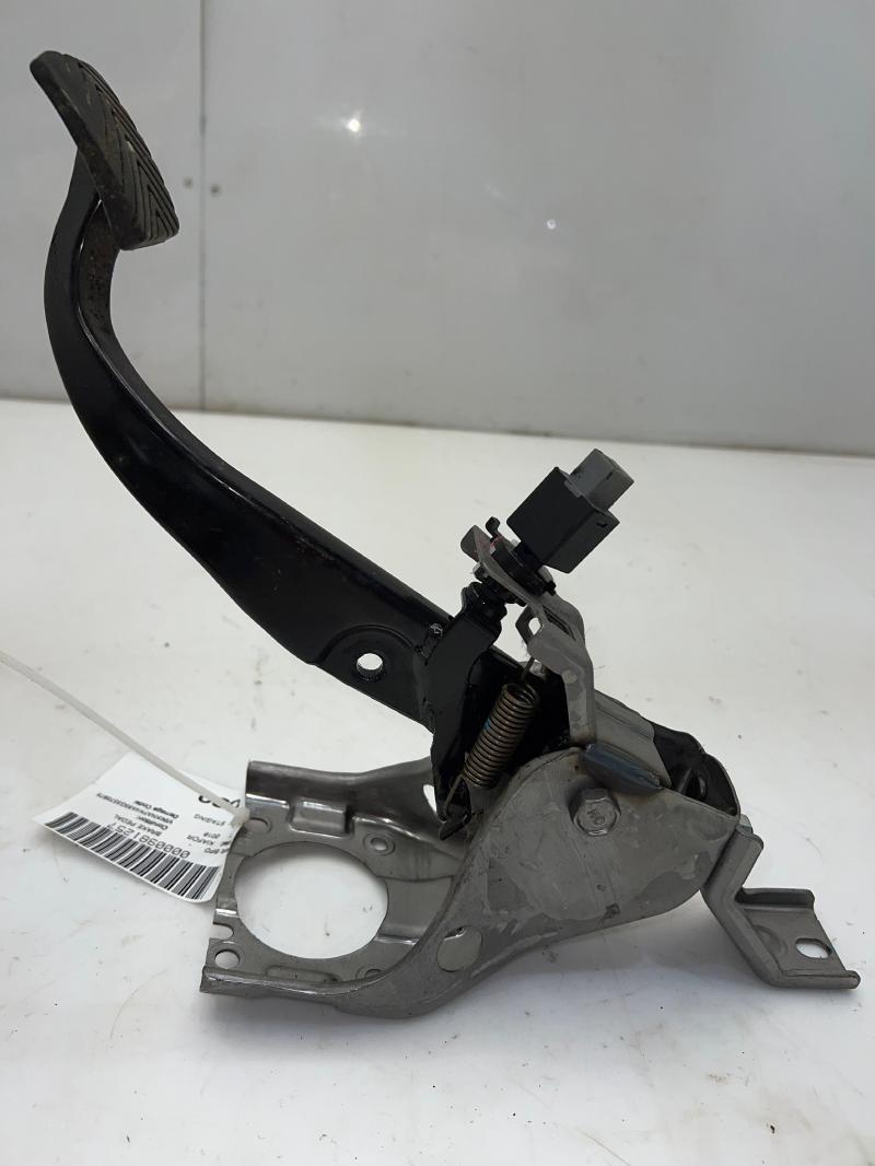 2014 - 2018 Kia Forte Brake Pedal Assembly OEM 328003X400