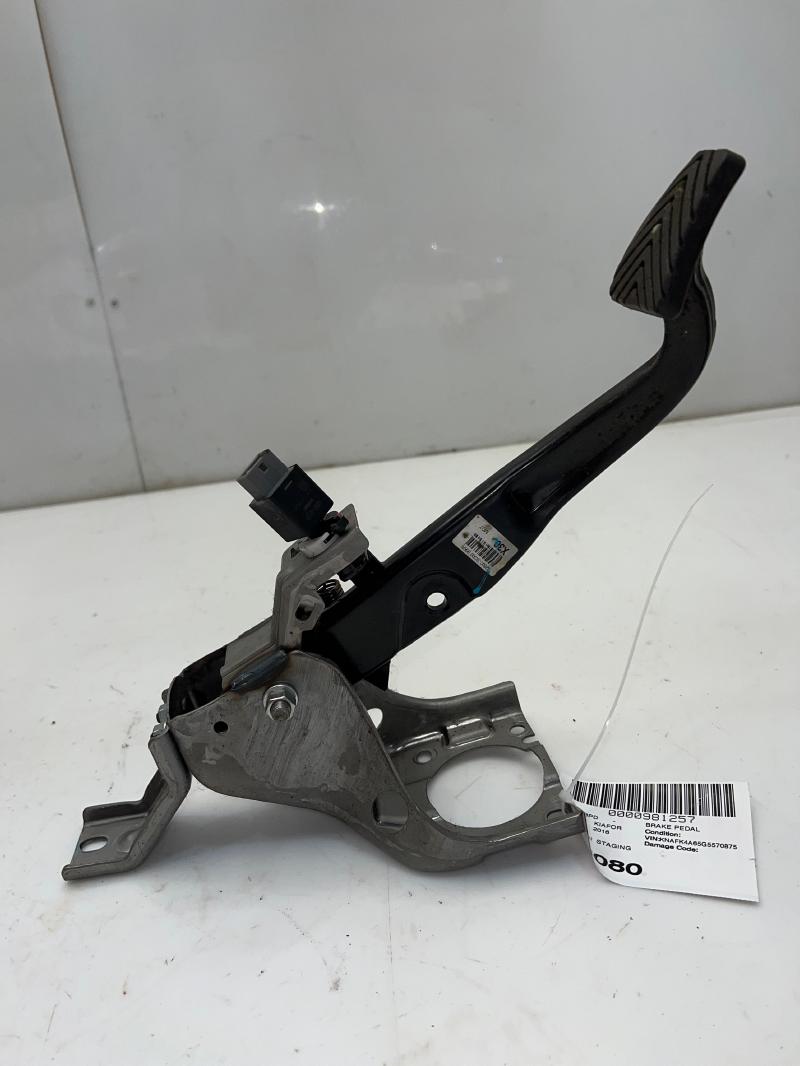2014 - 2018 Kia Forte Brake Pedal Assembly OEM 328003X400